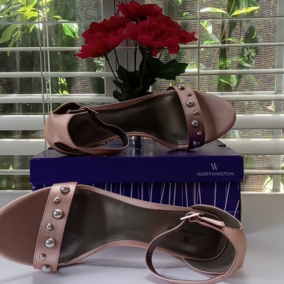 Shoes - Picture 5 of 6